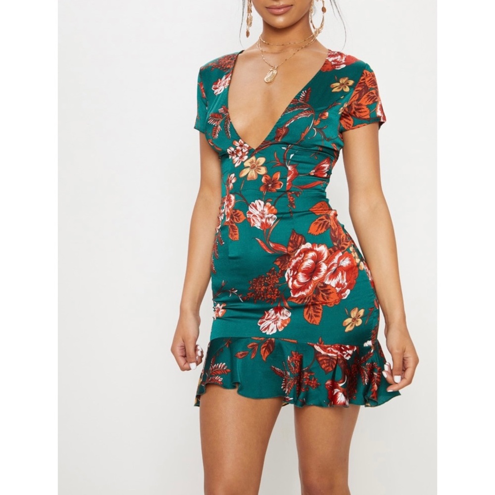 Emerald Green Criss Cross Back Frill
Hem Shift Dress